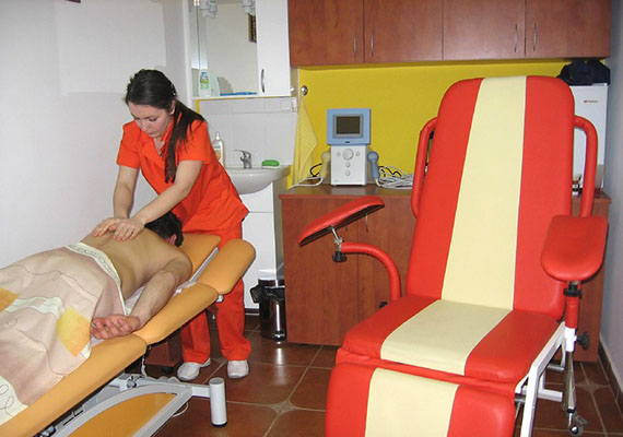 Massage session at the "Dr. Vaetisi" Center with a male patient